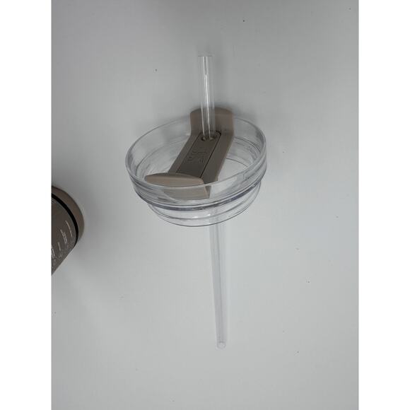 Stanley x e.l.f. H2.0 Flowstate 30oz Gold/BeigeTumbler NEW w/ defects - Picture 7 of 16